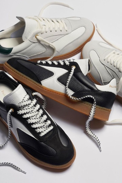 leather sneakers, low top sneakers, casual sneakers, gum sole sneakers, lace up sneakers, bestseller push, new arrival, minimalist, flat lay, trustworthy, fresh, neutral, black